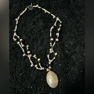 Elegant Pearl and Locket Necklace
